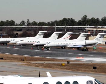 private jets lineup at dekalb peachtree airport (pdk)